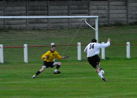 Alistair Ross makes it  2-2.